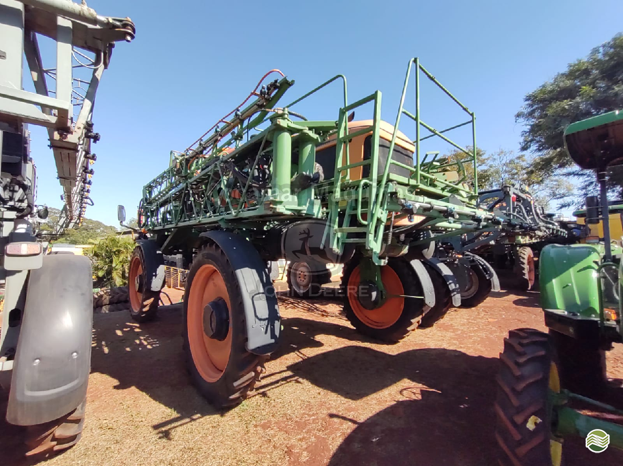PULVERIZADOR STARA IMPERADOR 3100 Tração 4x4 Cocamar Máquinas - John Deere - Matriz MARINGA PARANÁ PR